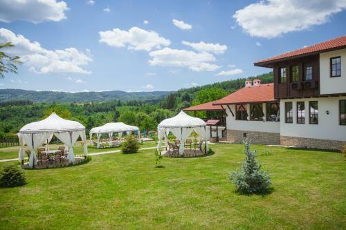 Hostal Complex Rayuvski Han