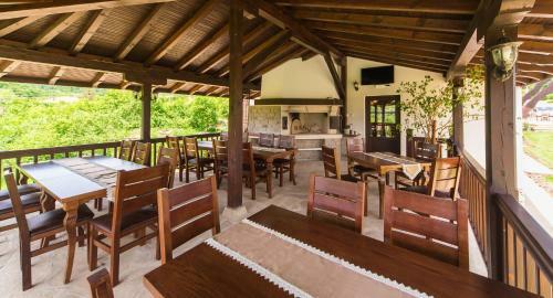 Hostal Complex Rayuvski Han