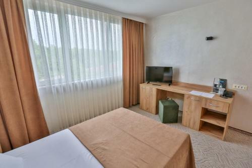 Terra Europe Brontes Hotel