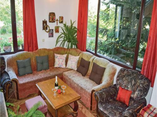 Three-bedroom Holiday Home In Velika