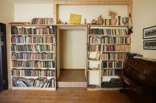 Bed & Breakfast Areni Wine Art