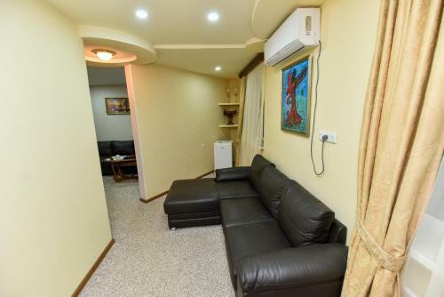 Hostal Gayane Hotel