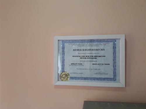 Hostal Tatev Emma B&B
