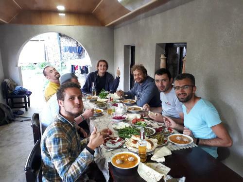 Hostal Tatev Emma B&B