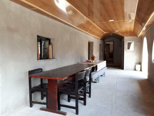 Hostal Tatev Emma B&B