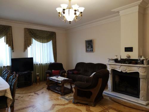 Hostal Qyavar House