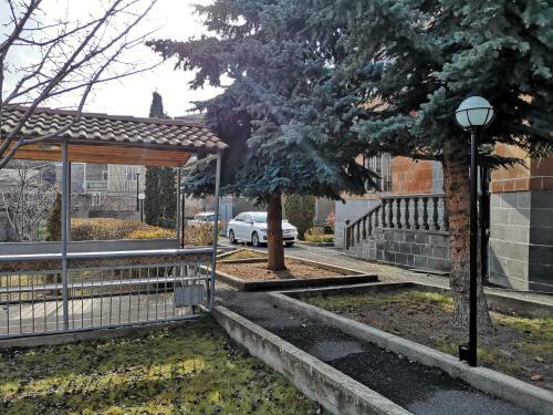 Hostal Qyavar House
