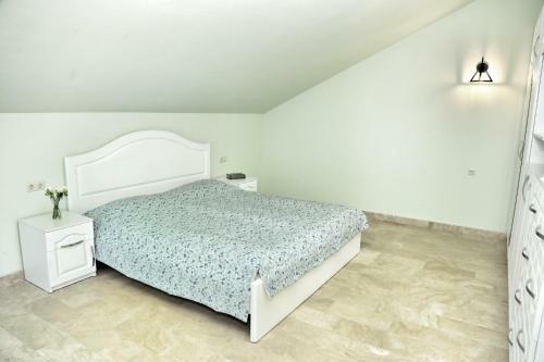 Teghenis Holiday Home