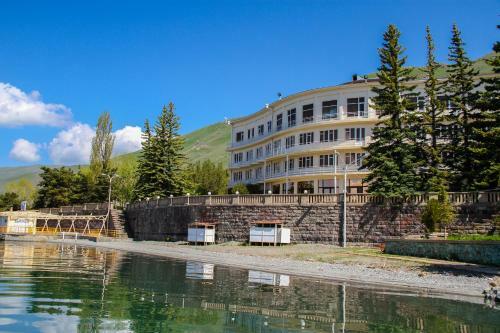 Blue Sevan Hotel