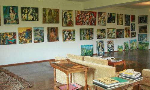 Art Gallery House In Fruit Garden