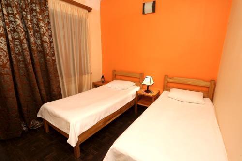 Hostal Daravand Guest House