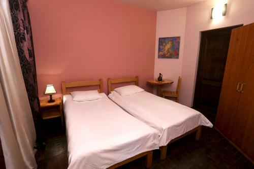 Hostal Daravand Guest House
