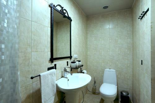 Hostal Daravand Guest House