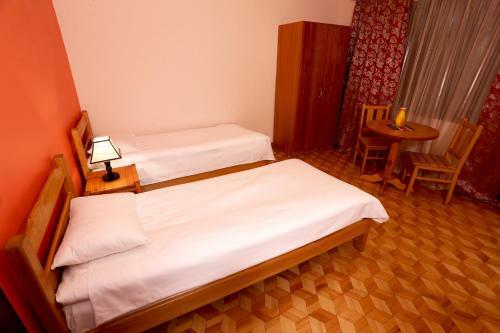 Hostal Daravand Guest House