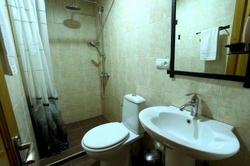 Hostal Daravand Guest House
