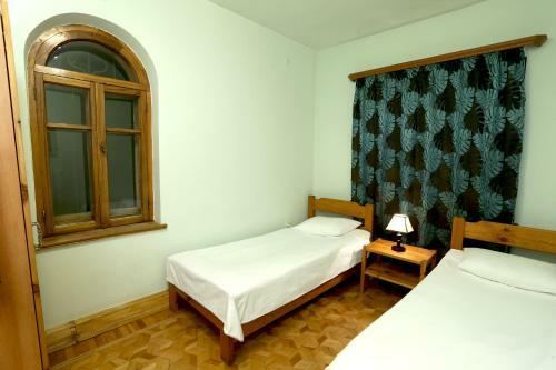 Hostal Daravand Guest House