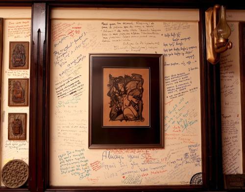 Hostal Daravand Guest House
