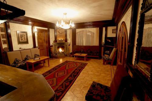 Hostal Daravand Guest House