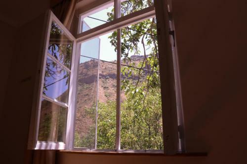 Hostal Ayrarat Guest House