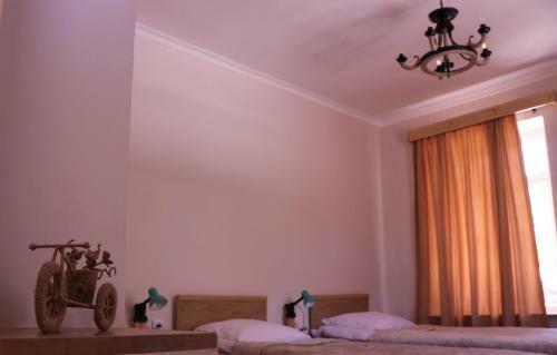 Hostal Ayrarat Guest House