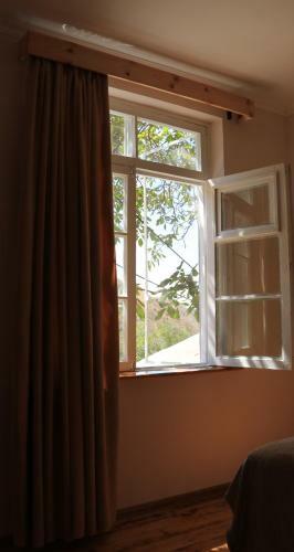 Hostal Ayrarat Guest House