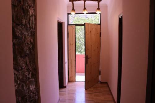 Hostal Ayrarat Guest House