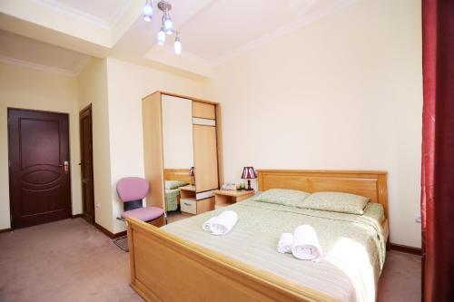 Amrots Hotel