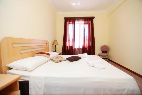 Amrots Hotel