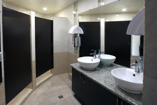 Amrots Hotel