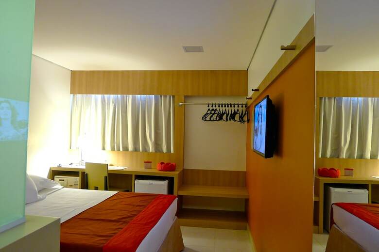 Iu-� Hotel