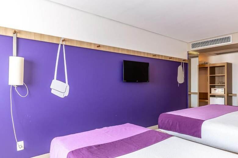 Iu-� Hotel