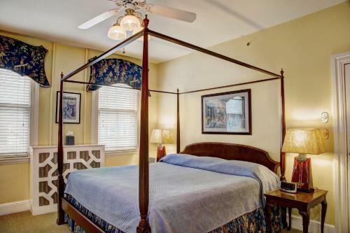 Posada Flag House Inn