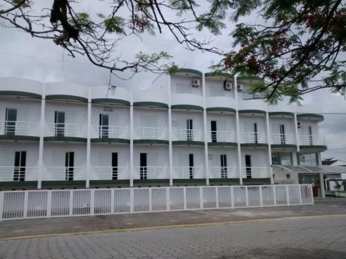 Hostal Pousada Castelinho Guaratuba