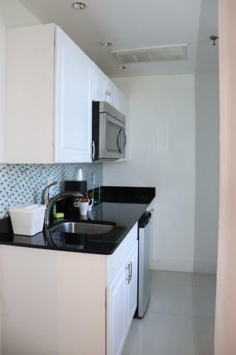 Large Studio On Hollywood Beach- Sleeps 4 And Kitchenette