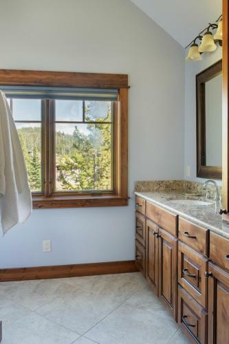 Mountain View Chalet