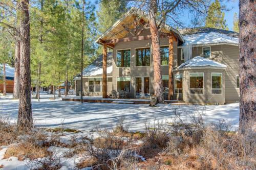Black Butte Manor Bordering Forest