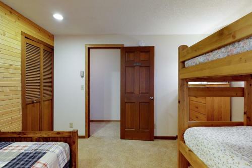 Black Butte Ranch: South Meadow Home Eighty-four