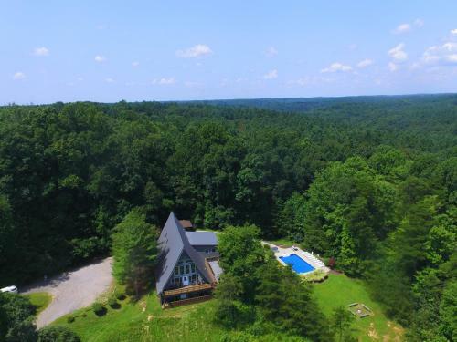 Fallswood Lodge - Hocking Hills Home