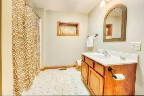 Fallswood Lodge - Hocking Hills Home