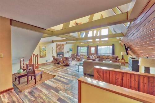 Fallswood Lodge - Hocking Hills Home