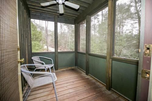 Romance In The Ravine - Hocking Hills Cabin