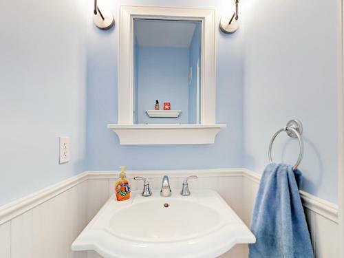 7 Apple Hill Lane Home