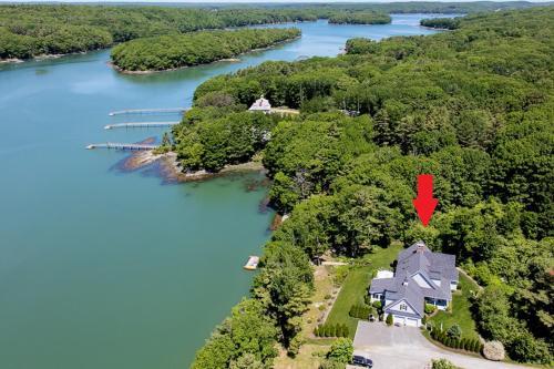 7 Apple Hill Lane Home
