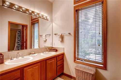 White Wolf #1648 Townhouse