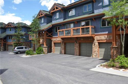 Los Pinos Townhomes Unit B24