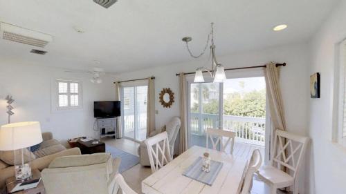 A Saltwater Cottage Home