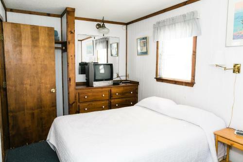 Outer Banks Motel-cape And Tower Cottages