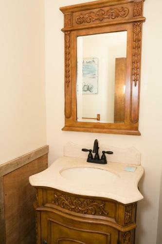 Outer Banks Motel-cape And Tower Cottages