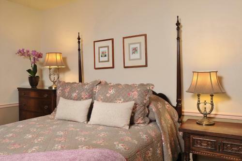 1795 Acorn Inn Bed And Breakfast