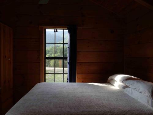 Bed & Breakfast Engadine Inn And Cabins